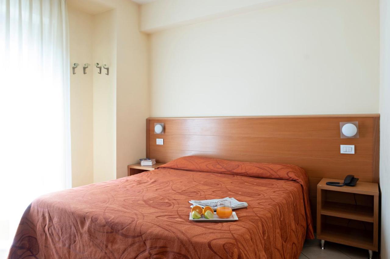 Hotel Mirage Viareggio Oda fotoğraf